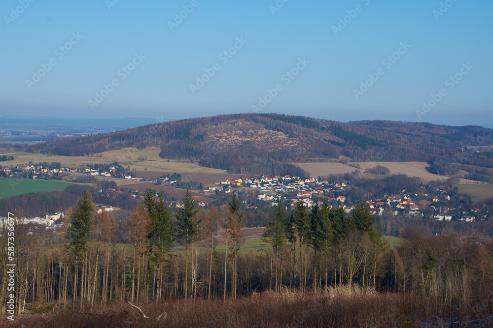 Blick vom Mönchswalder Berg Richtung Raschaer Berg in der Oberlausitz	
