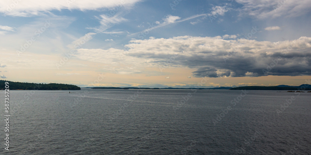 Obraz premium seascape along the way from Vancouver to Victoria, British Columbia, Canada