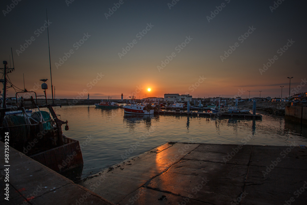 Fototapeta premium quayside at sunset