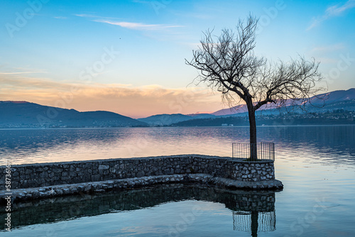 Lac du Bourget en hiver - Savoie photo