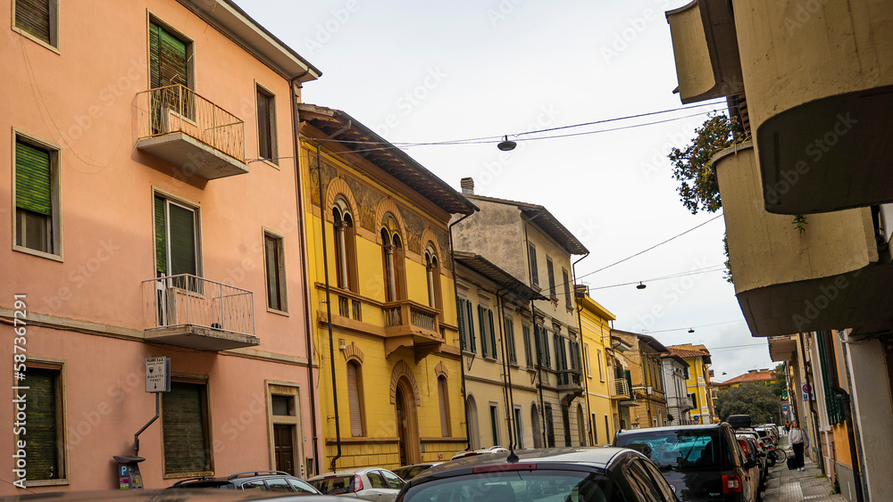 piękne budynki samochody włochy osiedle okolica piza rzym