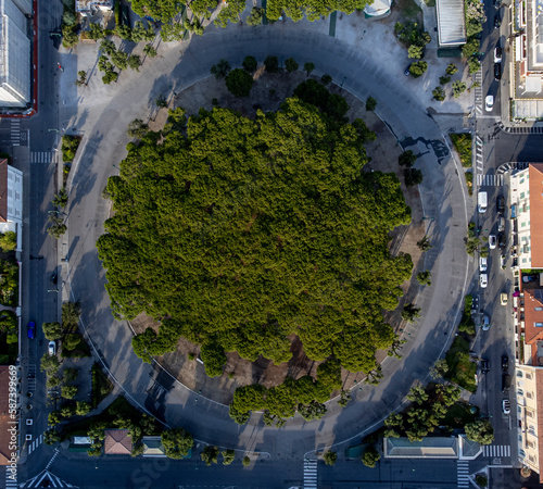 Forte dei Marmi: vista aerea della Piazza Dante; è la piazza di forma circolare in cui si tiene il celebre mercato settimanale  photo