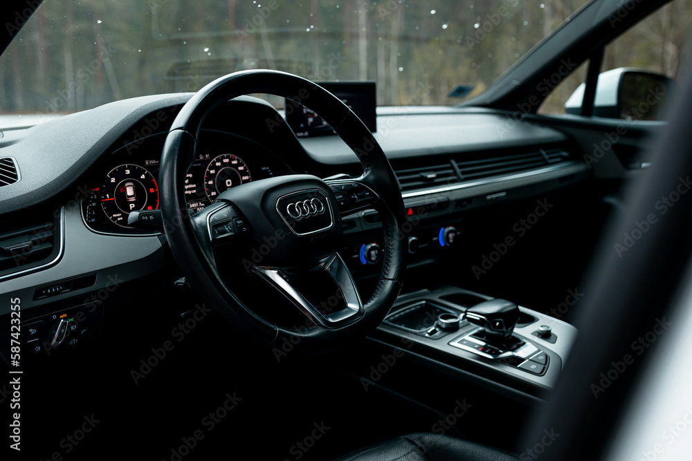 Modern and comfortable interior of Allnew Audi quattro Q7 3.0 TFSI