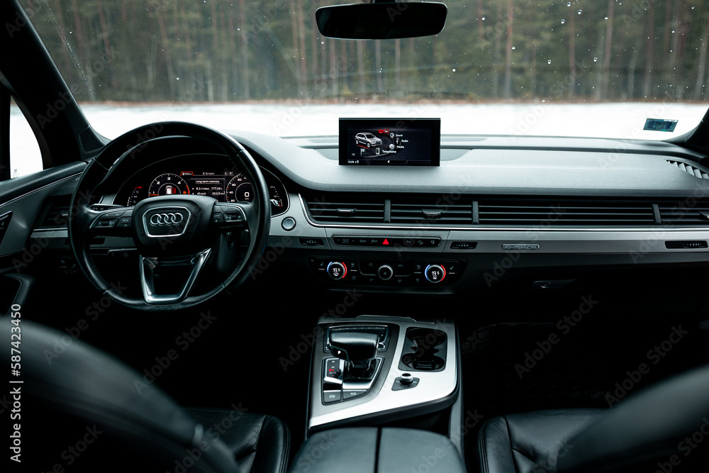Modern and comfortable interior of Allnew Audi quattro Q7 3.0 TFSI