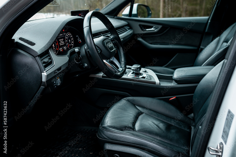 Modern and comfortable interior of Allnew Audi quattro Q7 3.0 TFSI