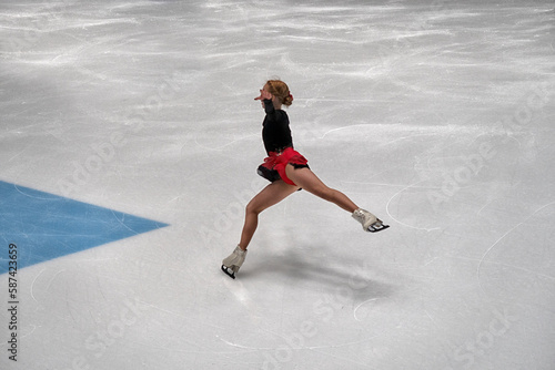 Canvas Print women's figure skating. Champion's training hard.