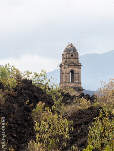 Iglesía de San Juan Parangaricutiro. Pueblo engullido por el volcán Paricutín. Michoacán, México. photo