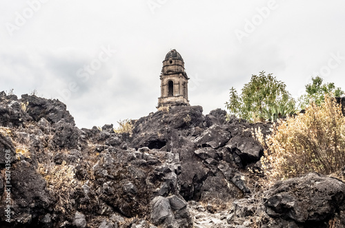 Iglesía de San Juan Parangaricutiro. Pueblo engullido por el volcán Paricutín. Michoacán, México. photo