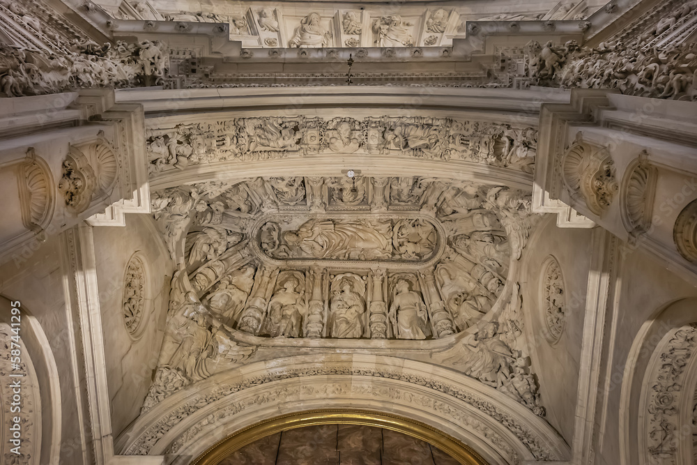 Interior of Cathedral of Saint Mary of the See (Catedral de Santa Maria