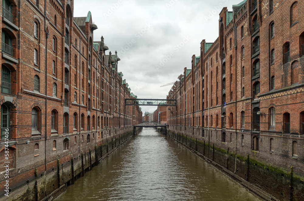 Fleet und historische Lagerhäuser in der Speicherstadt in Hamburg