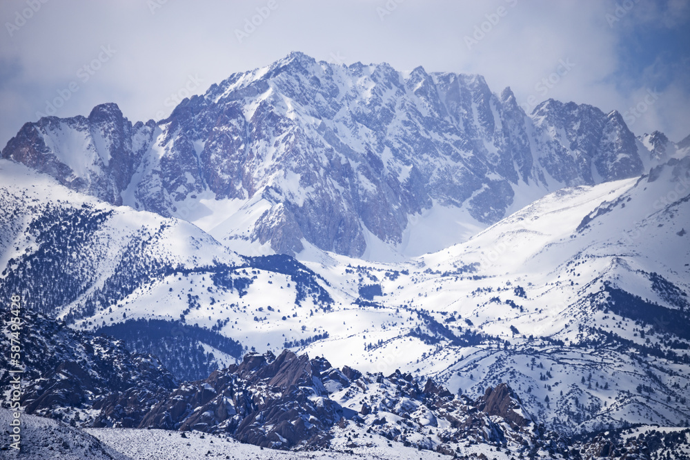 Fototapeta premium Snowy Mount Emerson