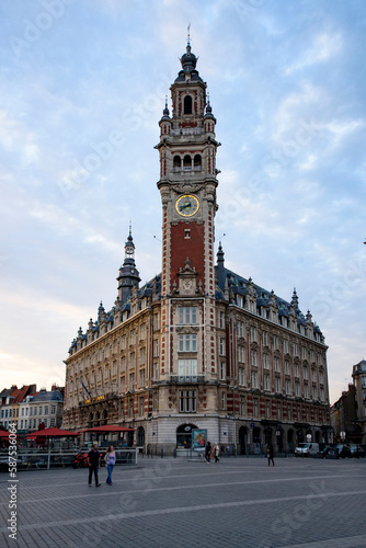 Canvas-taulu Chamber of commerce with belfry in Lille - France