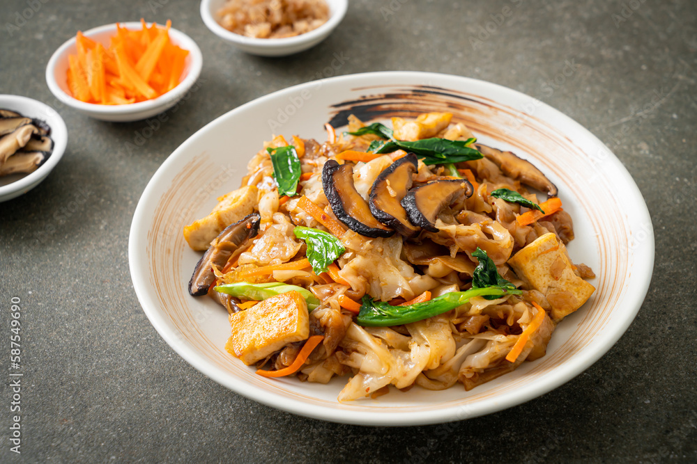 stir-fried noodles with tofu and vegetables stir-fried noodles with tofu and vegetables