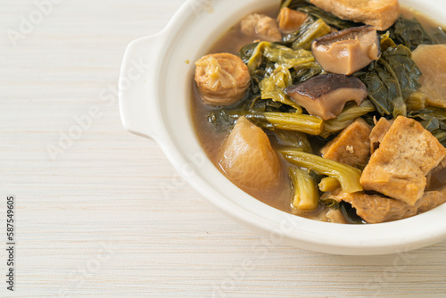 Chinese vegetable stew with tofu or mixture of vegetables soup