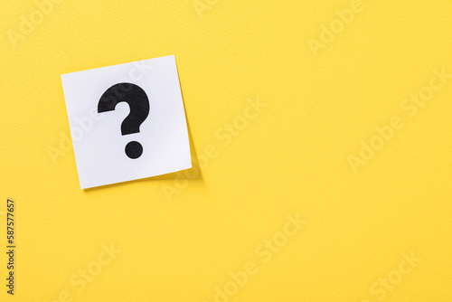 concept that expresses a question mark using post-it