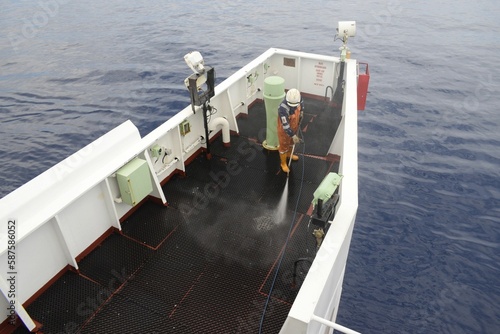 Bild auf Leinwand using high pressure water on board ship