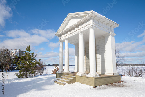 Foto Sunny March day at the temple of Neptune