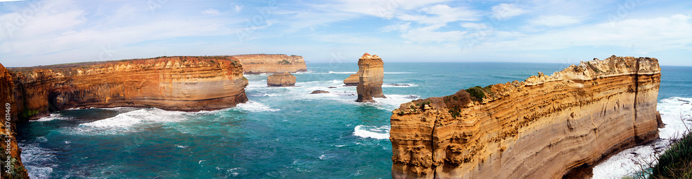 Naklejka premium The Twelve Apostles, rock formations on the Great Ocean Road, Australia