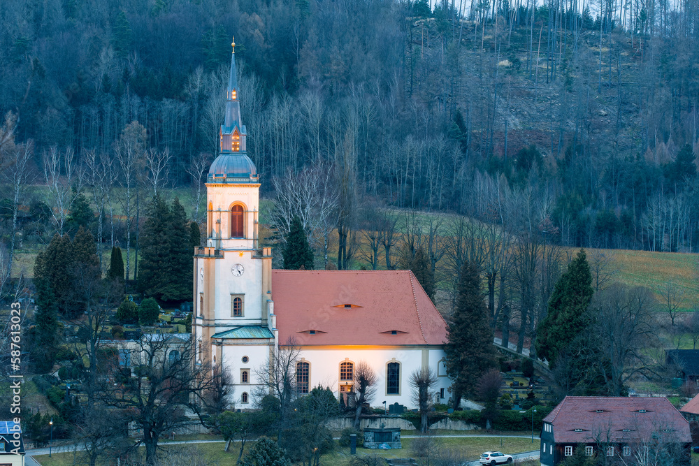Kirche in Wehrsdorf bei Nacht
