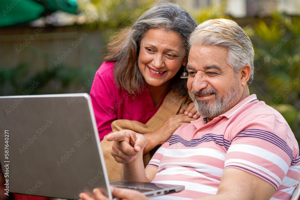 Fototapeta premium Indian senior couple using laptop. technology concept.