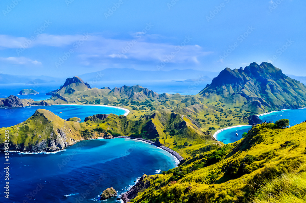 Naklejka premium Landscape with sea and mountains