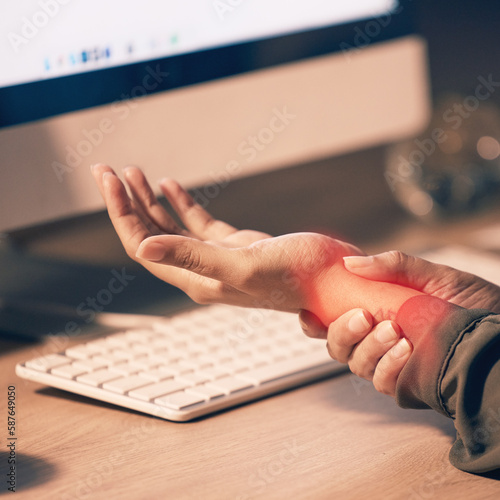 Quadro su tela Woman, hands and wrist pain by computer from carpal tunnel syndrome or overworking at night by office desk