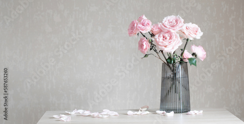 Fototapeta Naklejka Na Ścianę i Meble -  still life with pink roses in glass vase