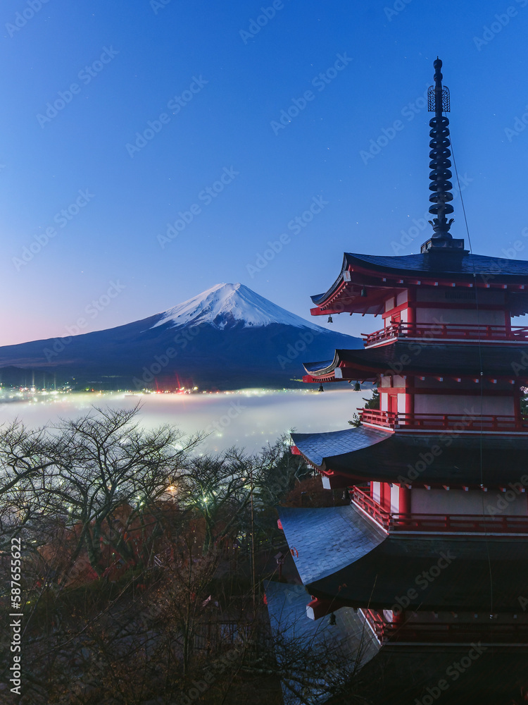 ブルアワーの富士山と雲海