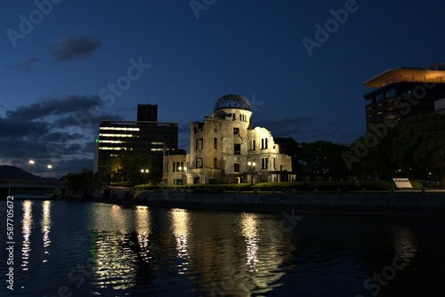 夜の原爆ドーム