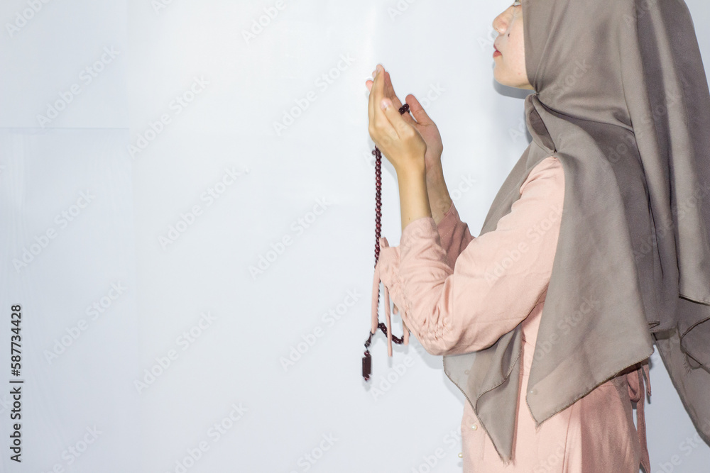 praying hijab
