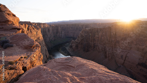 Φωτογραφία Sunset at the Glen Canyon Dam Overlook in Page, Arizona.
