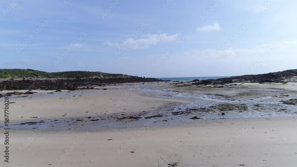 Les îles Chausey, au large de Granville. Les îles Chausey, au large de Granville.