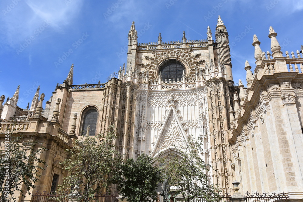 Cathedral of Seville, Spain, Gothic, in 1988 it entered the Guinness Book of Records for being the with the largest area in the world.