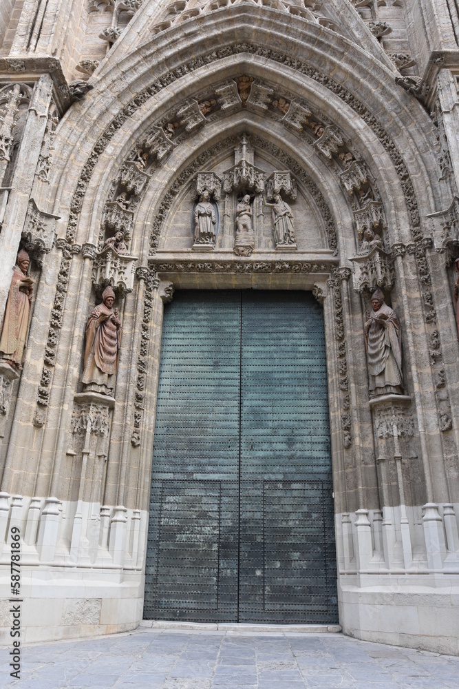 Cathedral of Seville, Spain, Gothic, in 1988 it entered the Guinness Book of Records for being the with the largest area in the world.