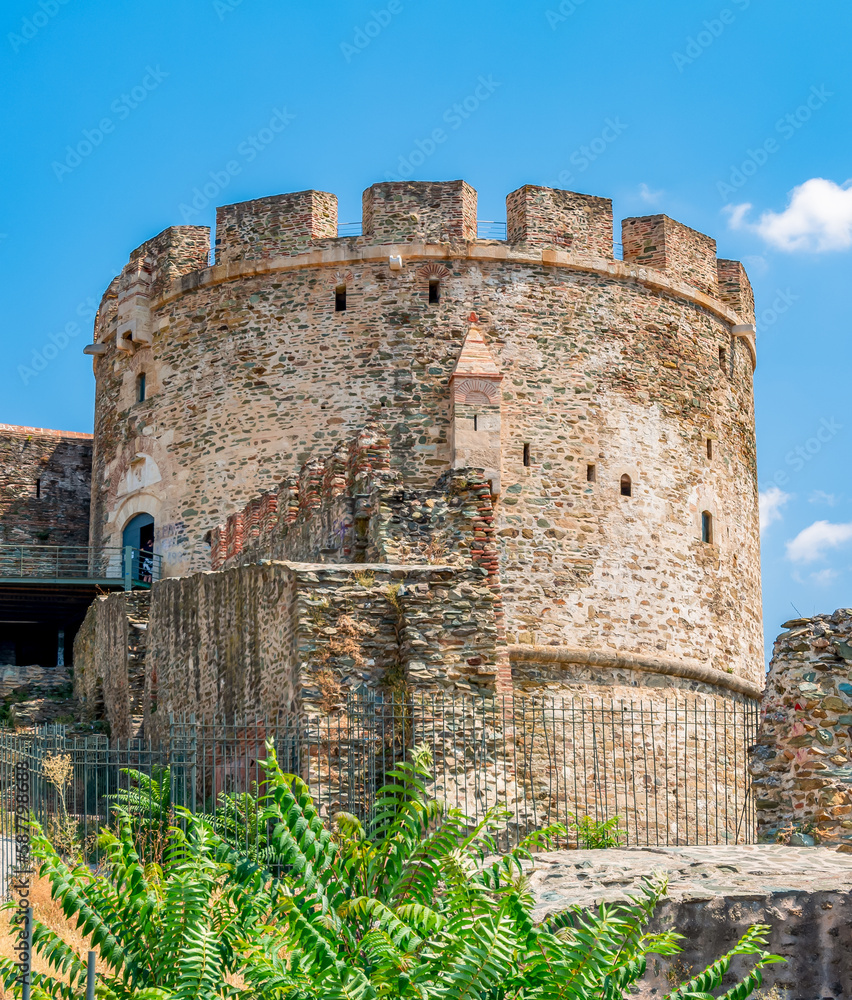 Fototapeta premium Trigonio tower of Byzantine walls, Thessaloniki, Greece