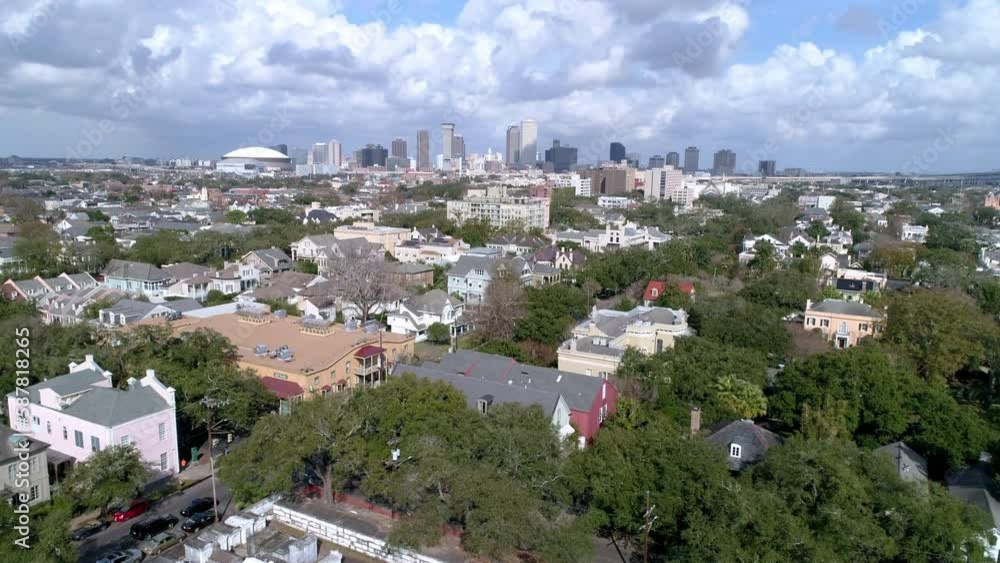 Aerial Shot Of Residential Houses By Modern Downtown In City, Drone Flying Forward Over Tombs On Sunny Day - New Orleans, Louisiana Aerial Shot Of Residential Houses By Modern Downtown In City, Drone Flying Forward Over Tombs On Sunny Day - New Orleans, Louisiana