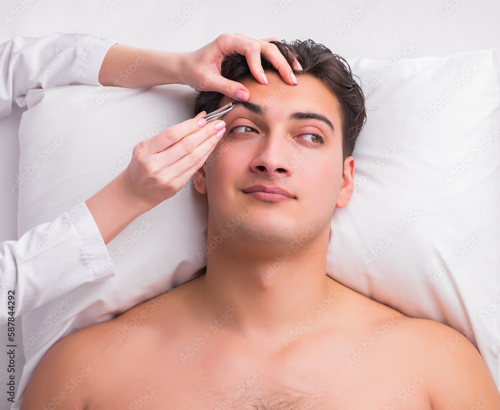 Naklejka premium Handsome man in spa massage concept