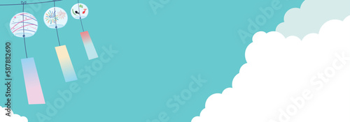 雲が広がる青空と様々な風鈴の夏の広告バナーテンプレート　Summer ad banner template of blue sky with clouds and various wind chimes