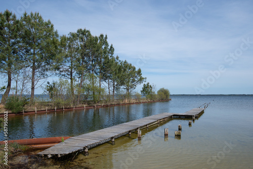 un ponton sur le lac de Cazaux