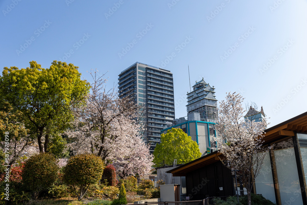 大阪天王寺公園エントランスエリア“てんしば”から見える建物（2023年4月1日撮影）