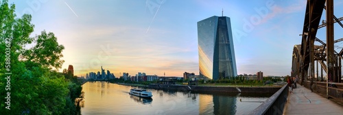 EZB mit der Skyline Frankfurts und dem Main. photo