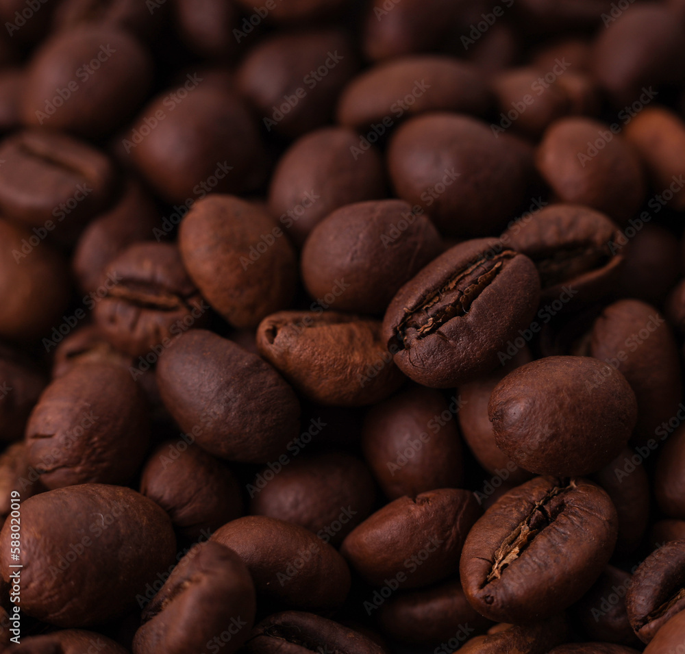 Naklejka premium Detailed coffee beans. Close up macro coffee beans.