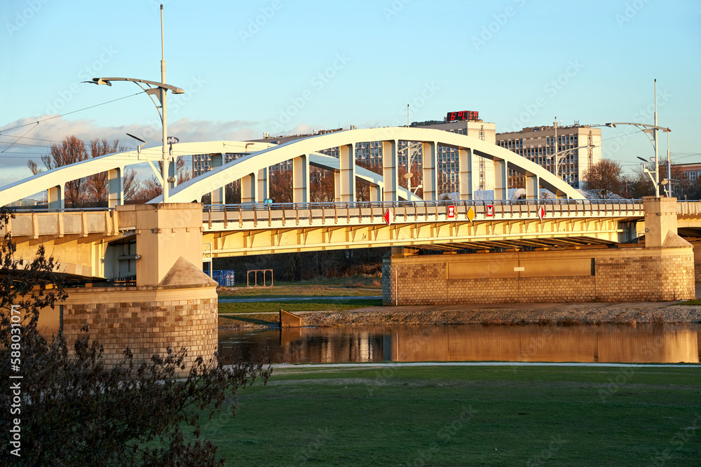 Obraz premium Steel structure of the bridge over the Warta River in the city of Poznan