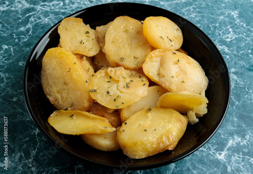 Poor man's potatoes with oregano.