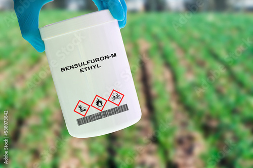 Fotografie A herbicide used to control broadleaf weeds and sedges in crops.