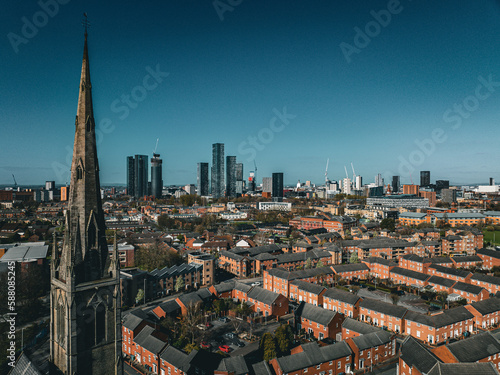 Fotografia Saint Mary’s Church Spire and Manchester Skyline