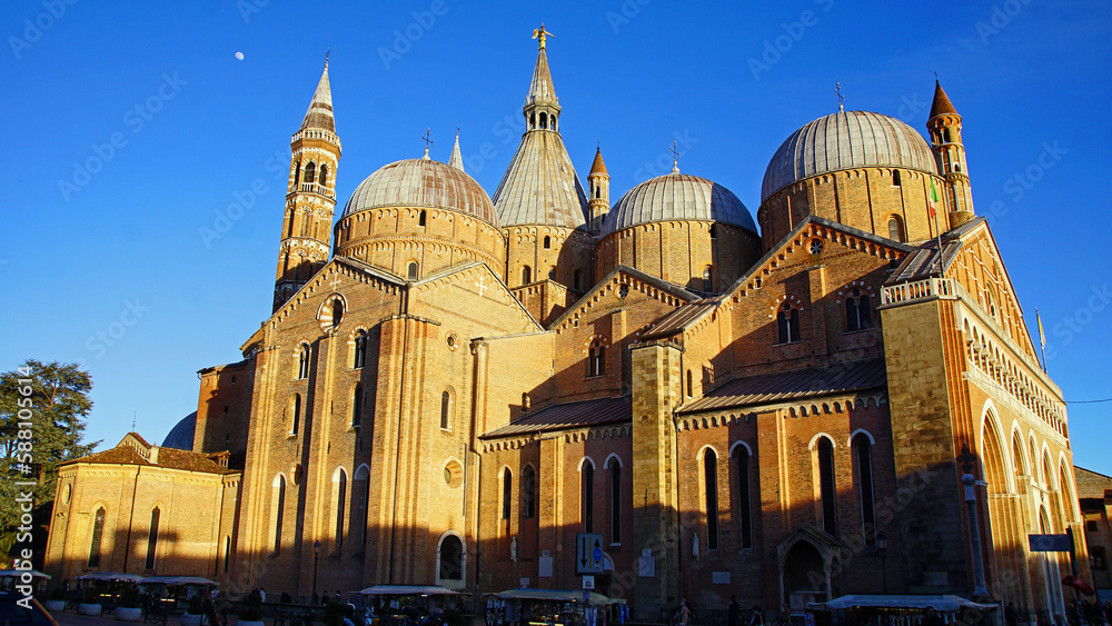 Naklejka premium Basilika des Heiligen Antonius