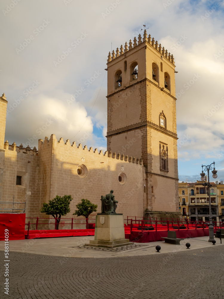 Catedral de la ciudad de Badajoz engalanada para la semana Santa.