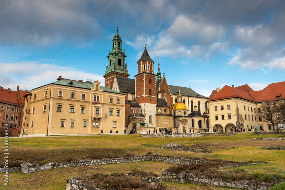 Zamek Królewski na Wawelu w Krakowie / Wawel Royal Castle in Krakow - obrazy, fototapety, plakaty 