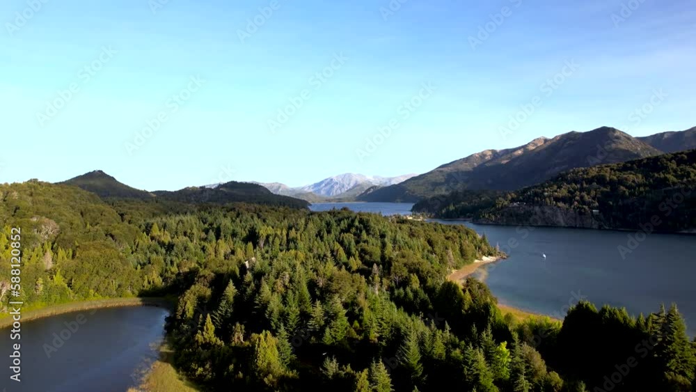 Vista aérea de Bariloche lago perito moreno, lago Nahuel Huapi, lago morenito, cordillera de los andes con dron Vista aérea de Bariloche lago perito moreno, lago Nahuel Huapi, lago morenito, cordillera de los andes con dron